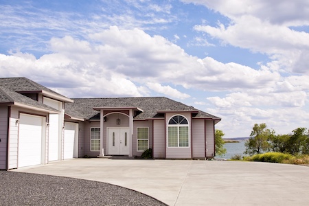 Driveway and Sidewalk Cleaning in Cleveland: Removing Winter Grime and Stains