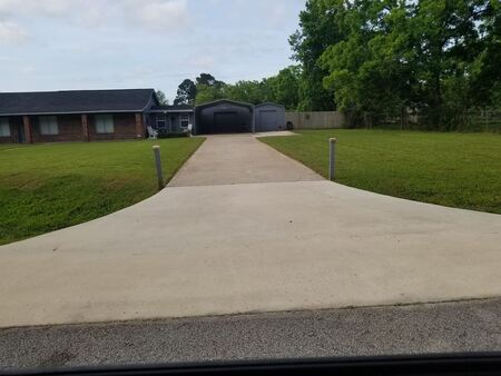 Boost Your Home’s Curb Appeal Instantly with Driveway Pressure Washing Cleveland TX and Sidewalk Cleaning